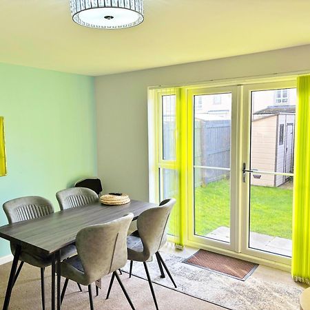 3 Bed House With Parking Near Airport Villa Edinburgh Exterior photo