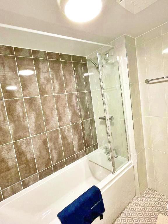 3 Bed House With Parking Near Airport Villa Edinburgh Exterior photo